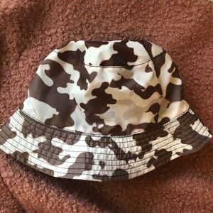 Reversible bucket hat